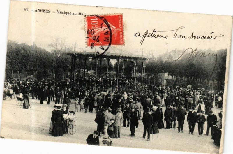 Carte postale ancienne Angers - Musique au Mail à Angers