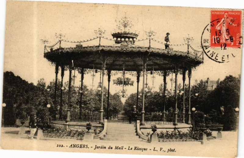 Carte postale ancienne Angers - Jardin du Mail - Le Kiosque à Angers
