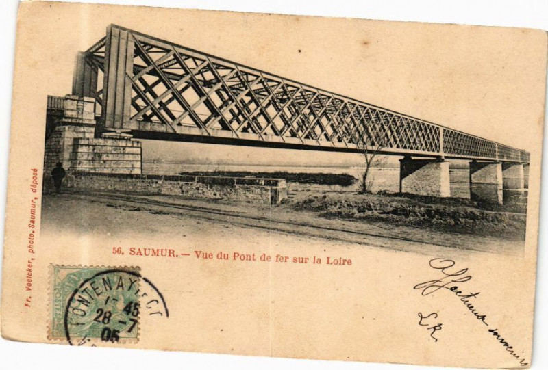 Carte postale ancienne Saumur - Vue du Pont de fer sur la Loire à Saumur