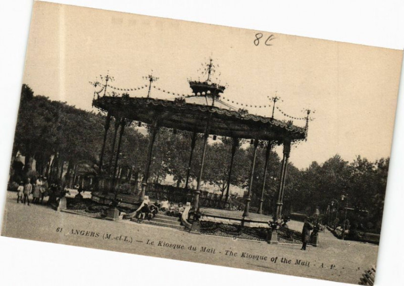 Carte postale ancienne Angers - Le Kiosque du Mail à Angers