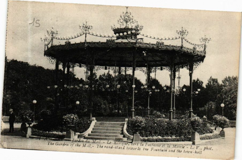 Carte postale ancienne Angers - Le Kiosque - Jardin du Mail à Angers