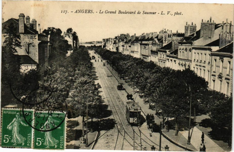 Carte postale ancienne Angers - Le Grand Boulevard de Samour à Angers