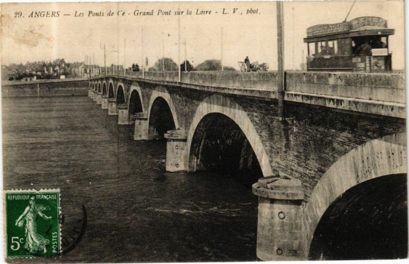 Carte postale ancienne Angers - Les Ponts-de-Ce - Grand Pont sur la Loire à Angers