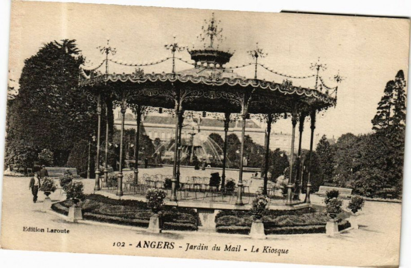 Carte postale ancienne Angers - Le Kiosque - Jardin du Mail à Angers
