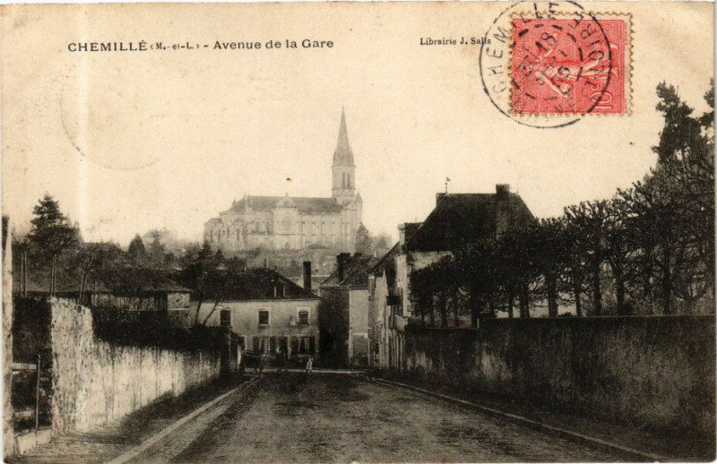 Carte postale ancienne Chemille - Avenue de la Gare