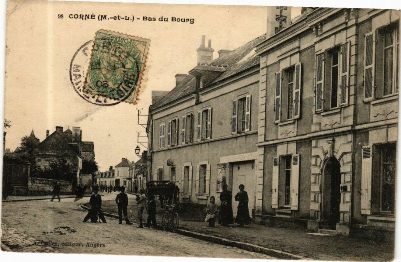 Carte postale ancienne Corne - Bas du Bourg