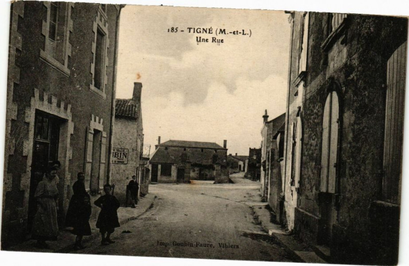 Carte postale ancienne Tigne - Une Rue