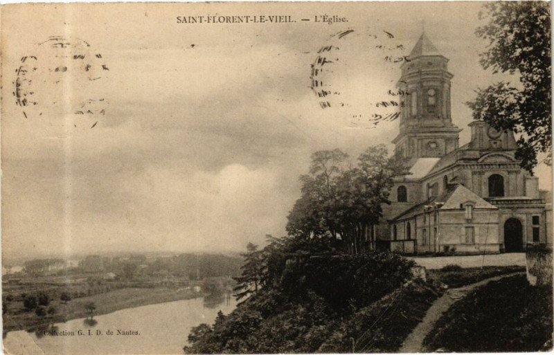 Carte postale ancienne Saint-Florent-le-Vieil - L'Eglise
