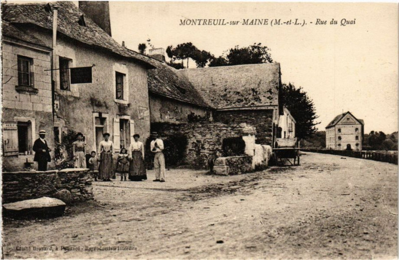 Carte postale ancienne Montreuil-sur-Maine - Rue du Quai à Montreuil-sur-Maine