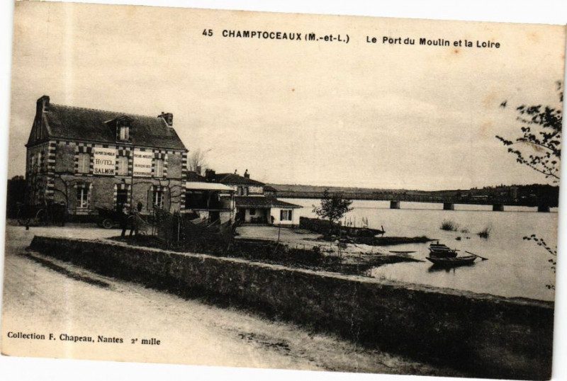 Carte postale ancienne Champtoceaux - Le Port du Moulin et la Loire à Loiré