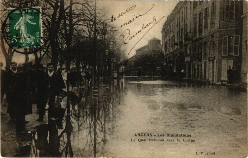 Carte postale ancienne Angers - Les Inondations à Angers