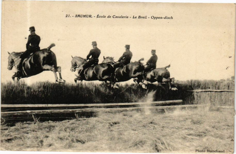 Carte postale ancienne Saumur - Ecole de Cavalerie - Le Breil - Oppen-disch à Saumur