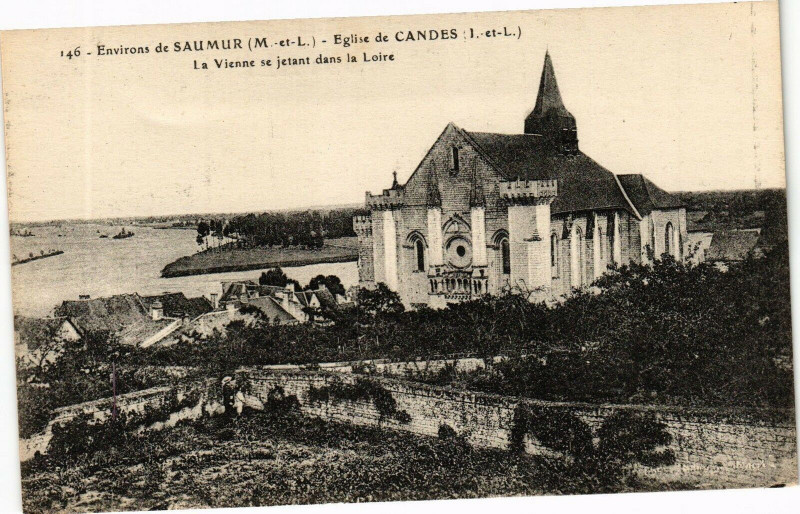 Carte postale ancienne Saumur-Eglise de Candes-La Vienne se jetant dans la Loire à Loiré