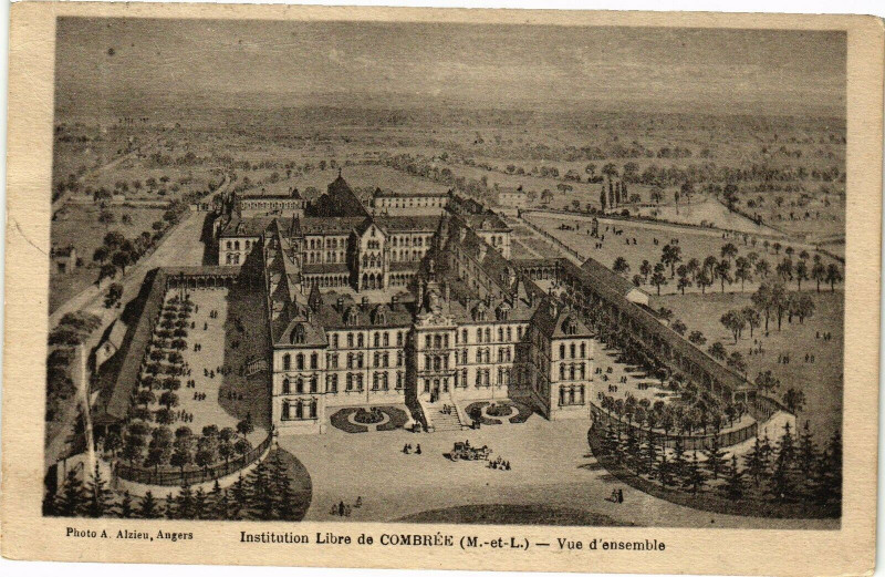 Carte postale ancienne Combree-Vue d'ensemble