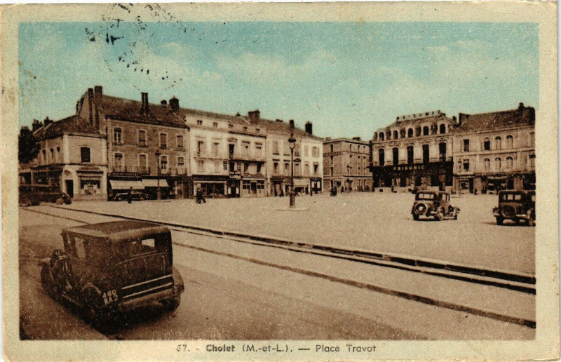 Carte postale ancienne Cholet-Place Travot à Cholet