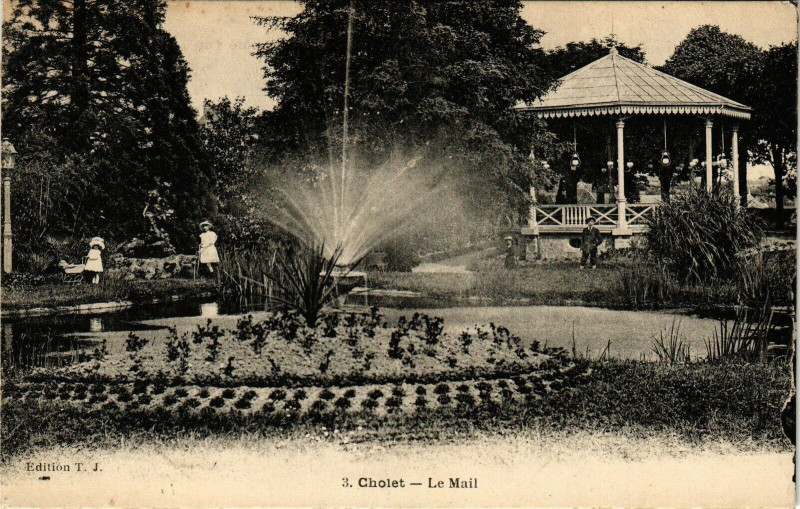 Carte postale ancienne Cholet-Le Mail à Cholet