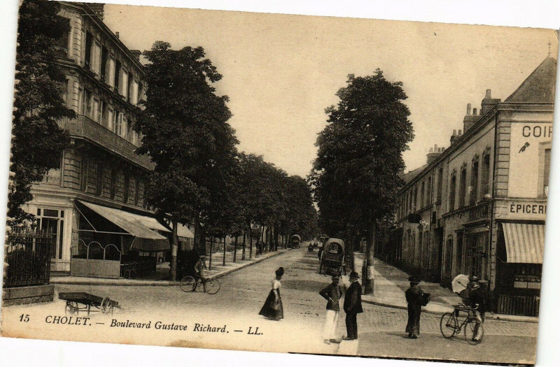 Carte postale ancienne Cholet-Boulevard Gustave Richard à Cholet
