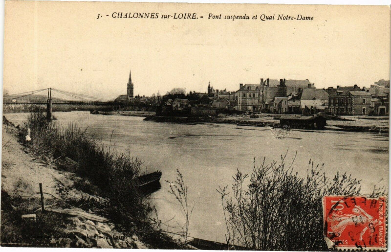 Carte postale ancienne Chalonnes-sur-Loire-Pont suspendu et Quai N.-D. à Loiré