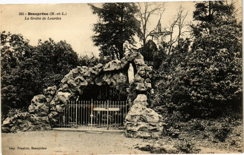 Carte postale ancienne Beaupreau-La Grotte de Lourdes