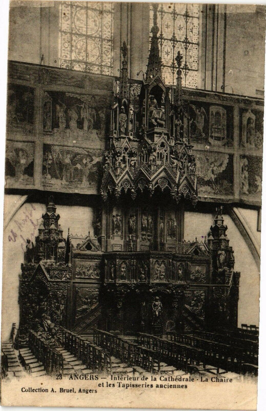 Carte postale ancienne Angers - Interieur de la Cathédrale - La Chaire et les Tapisseries à Angers