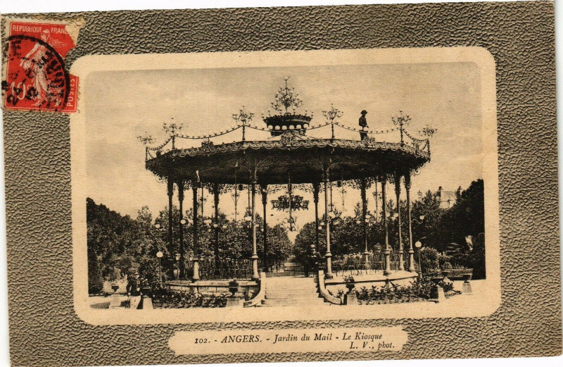 Carte postale ancienne Angers - Jardin du Mail - Le Kiosque à Angers