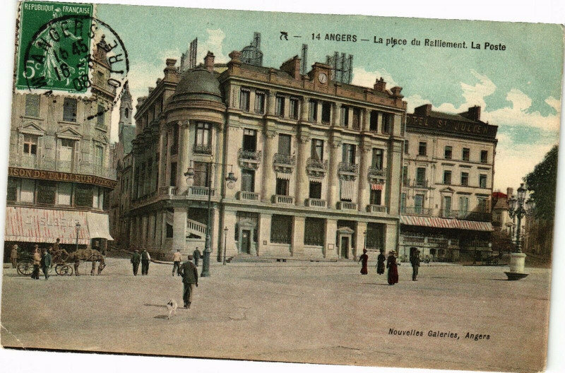 Carte postale ancienne Angers - La place du Ralliement La Poste à Angers