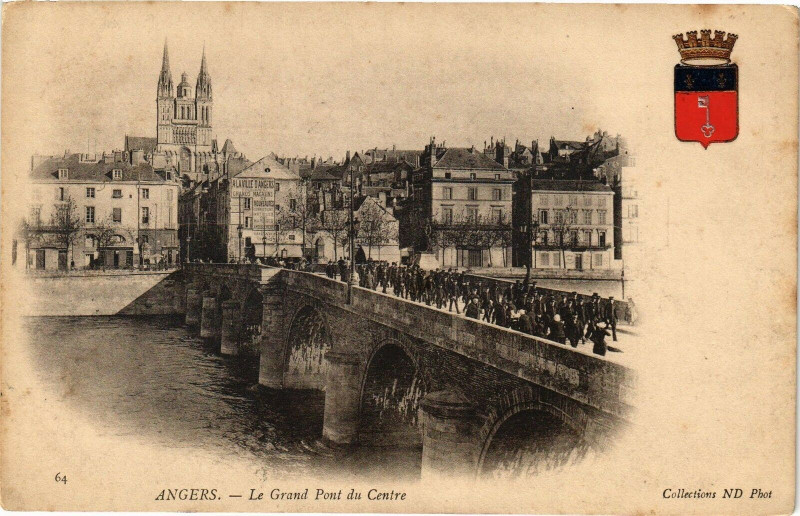 Carte postale ancienne Angers - Le Grand Pont du Centre à Angers