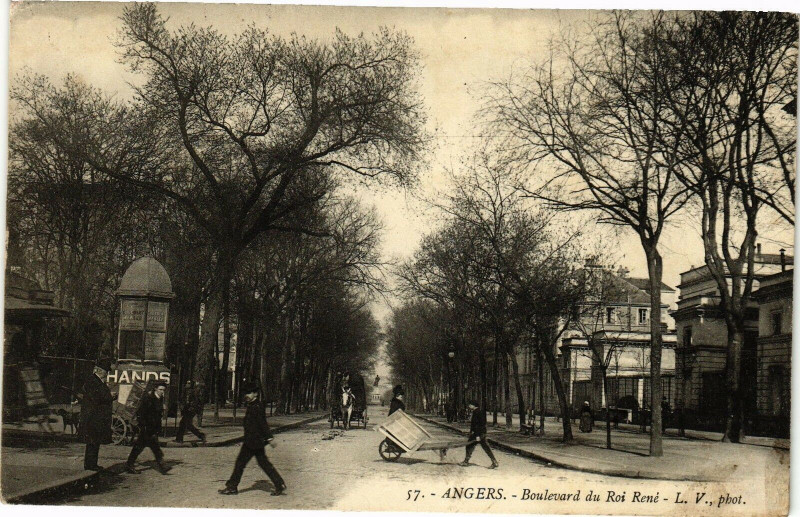 Carte postale ancienne Angers - Boulevard du Roi René à Angers