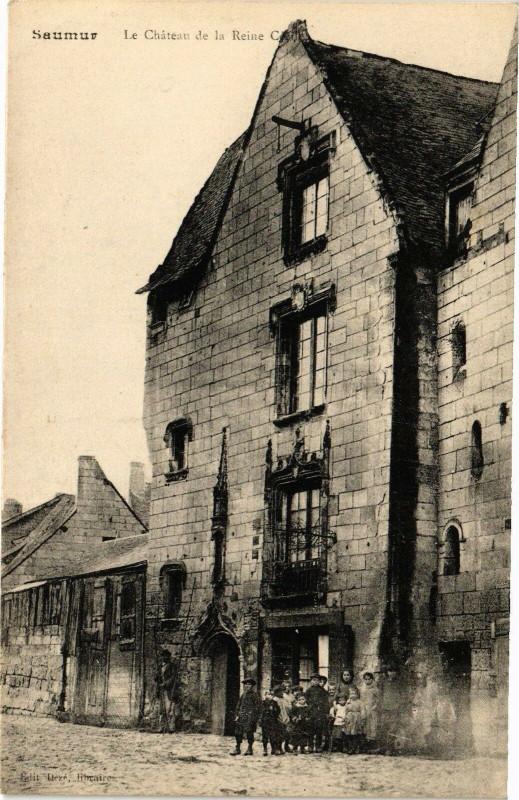 Carte postale ancienne Saumur-Le Chateau de la Reine Cecile à Saumur