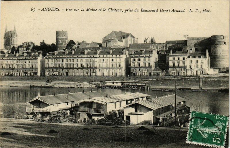 Carte postale ancienne Angers-Vue sur la Maine et le Chateau à Angers