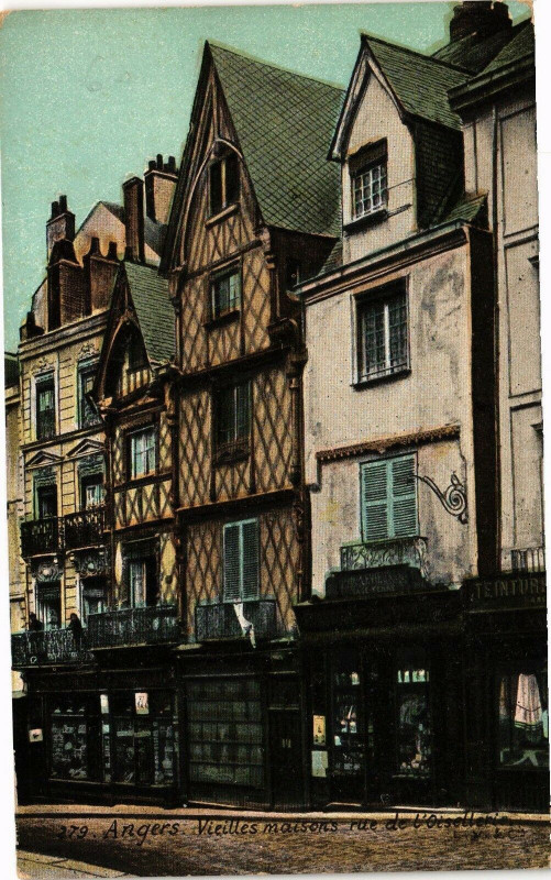 Carte postale ancienne Angers-VIEILles maisons rue de l'Oisellerie à Angers