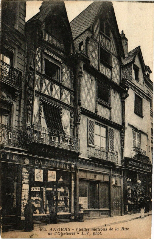 Carte postale ancienne Angers-VIEILles Maisons de la Rue de l'Oisellerie à Angers