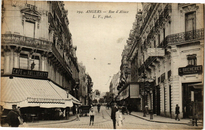 Carte postale ancienne Angers-Rue d'Alsace à Angers