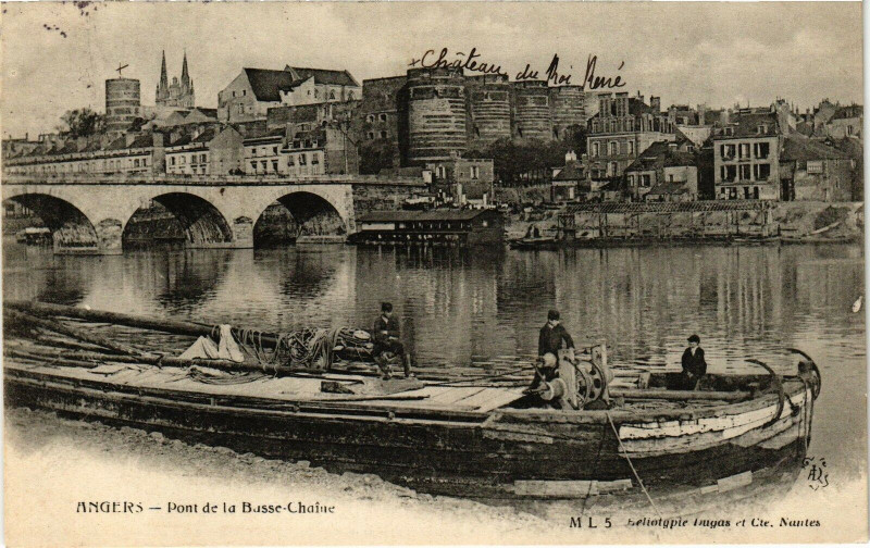 Carte postale ancienne Angers-Pont de la Basse Chaine à Angers
