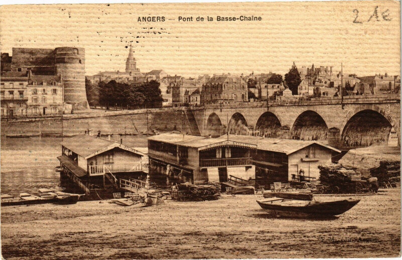 Carte postale ancienne Angers-pont de la Basse Chaine à Angers