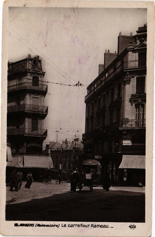 Carte postale ancienne Angers-Le carrefour Rameau à Angers