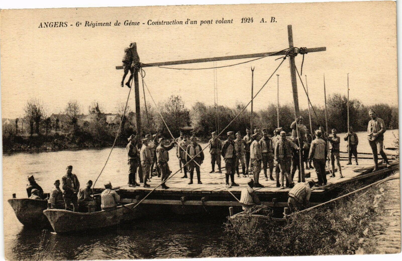 Carte postale ancienne Angers-Construction d'un pont volant à Angers