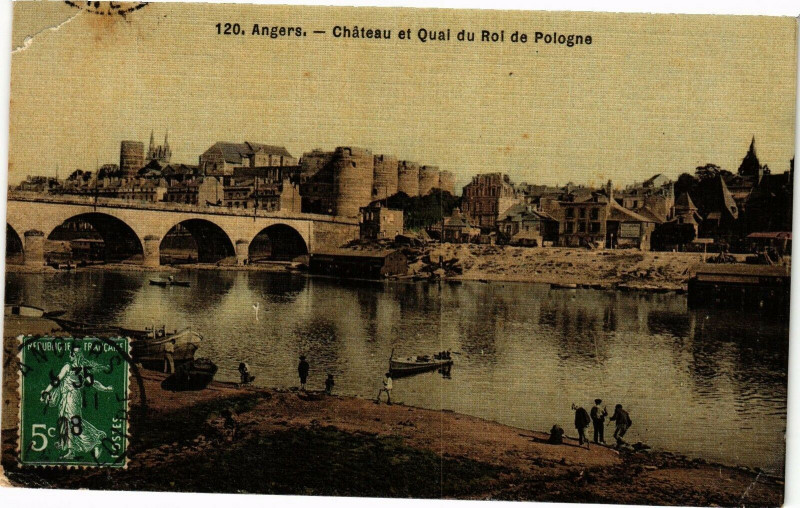 Carte postale ancienne Angers-Chateau et Quai du Roi de Pologne à Angers