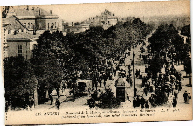 Carte postale ancienne Angers-Boulevard de la Mairie actuellement boulevard Bessonneau à Angers