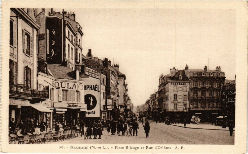 Carte postale ancienne Saumur - Place Bilange et Rue d'Orleans à Saumur