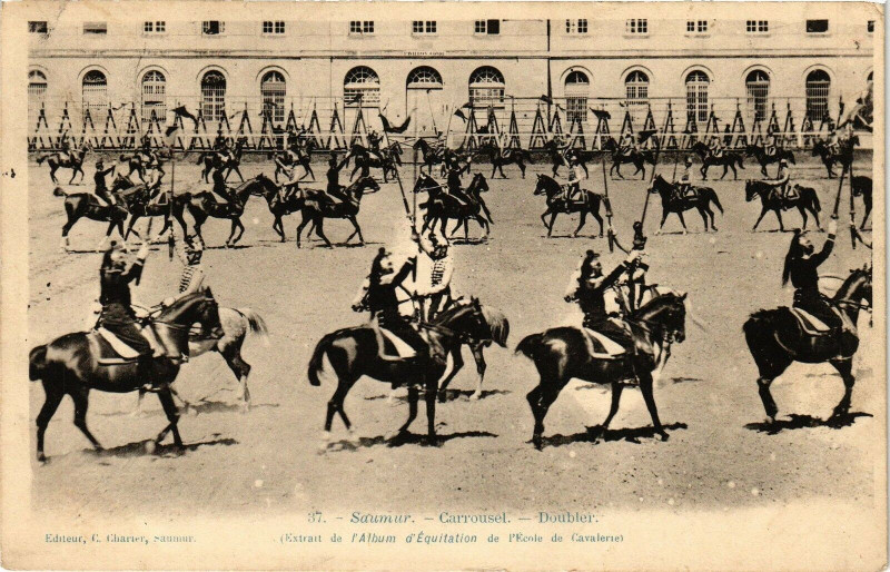 Carte postale ancienne Saumur - Carrousel - Doubler - (Extrait de l'Album d'Equitation à Saumur