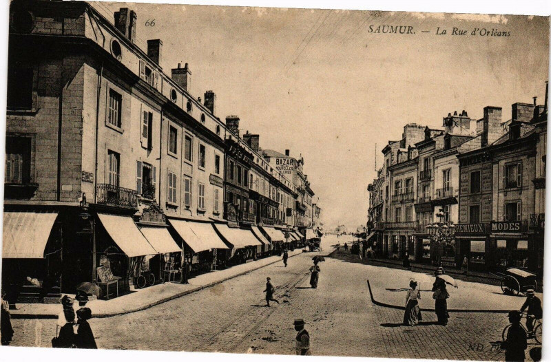 Carte postale ancienne Saumur - La Rue d'Orleans à Saumur