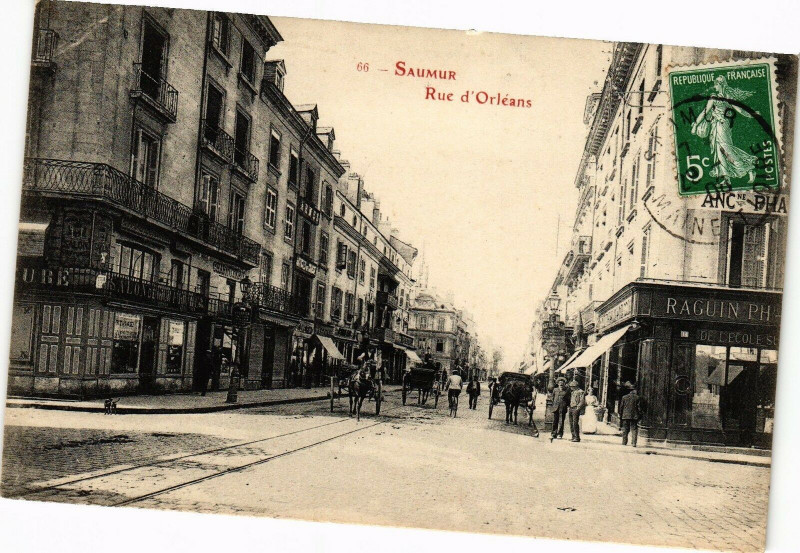 Carte postale ancienne Saumur - Rue d'Orleans à Saumur