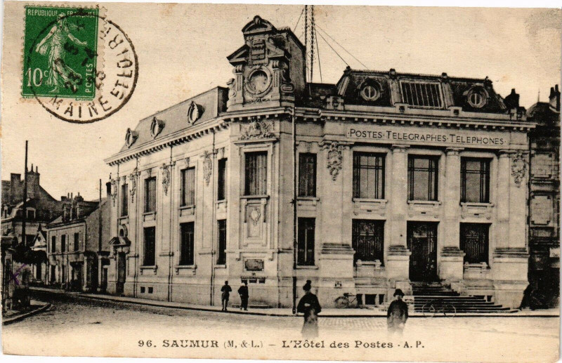 Carte postale ancienne Saumur (M.-&-L.) - L'Hotel des Postes à Saumur