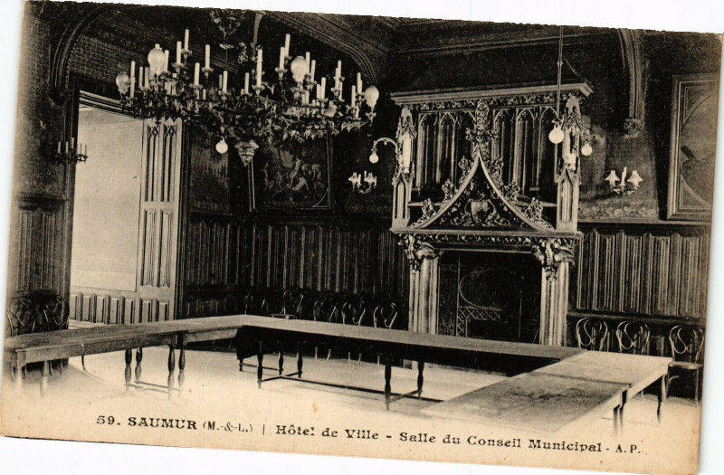 Carte postale ancienne Saumur (M.-&-L.) - Hotel de Ville - Salle du Conseil Municipal à Saumur
