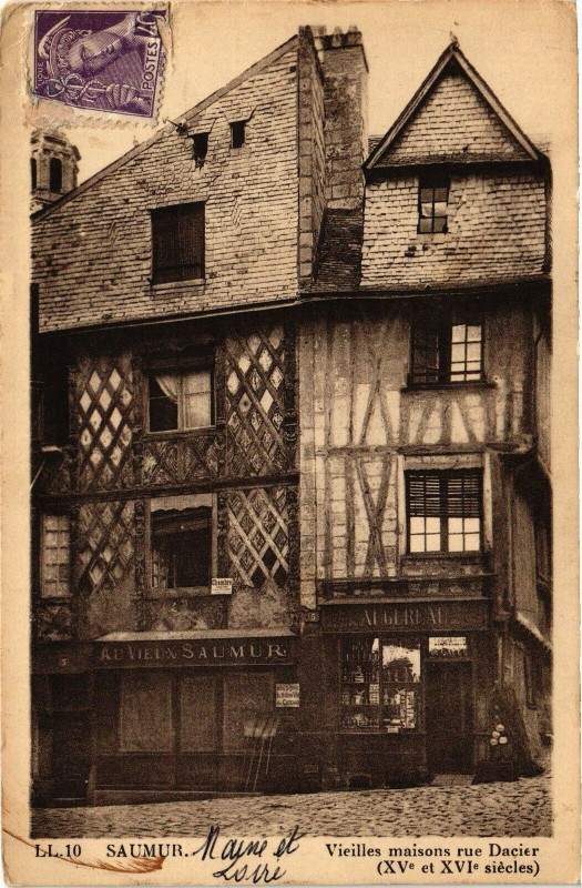 Carte postale ancienne Saumur - Vieilles maisons rue Dacier (Xv et Xvi siecles) à Saumur