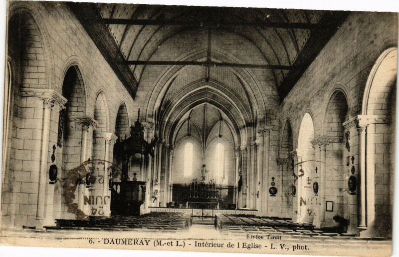 Carte postale ancienne Daumeray - Interieur de l Eglise
