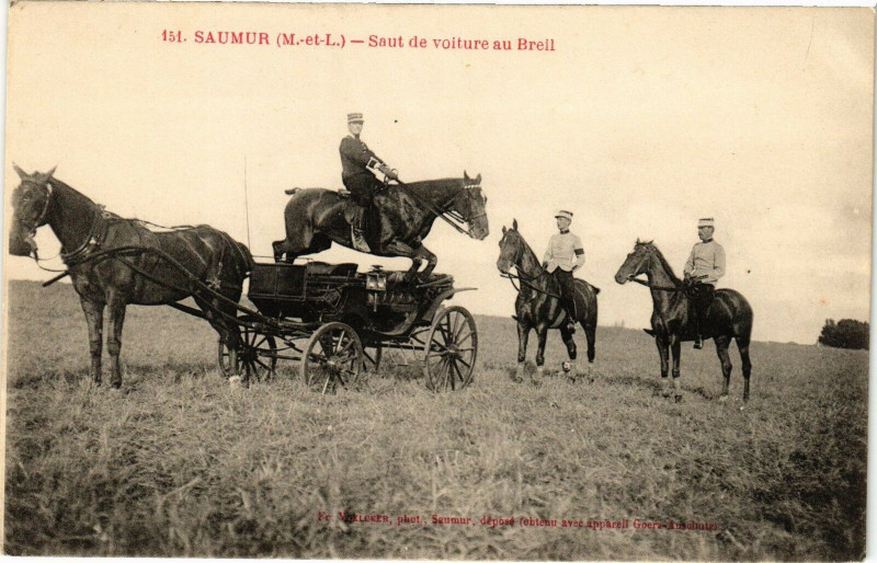 Carte postale ancienne Saumur - Saut de voiture au Breil à Saumur