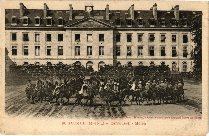 Carte postale ancienne Saumur - Carrousel - Melée à Saumur