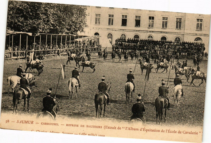 Carte postale ancienne Saumur - Carrousel - Reprise de Sauteurs (Extrait de 'LAlbum à Saumur